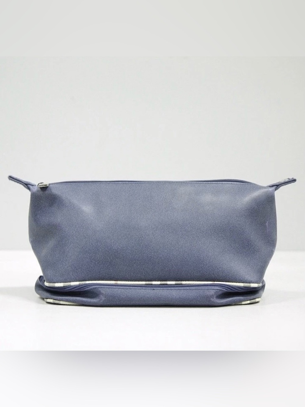 💚 Burberry Fragrance Navy Nova Check Pouch Bag Vanity Bag
Double Stack/ Rare🩷